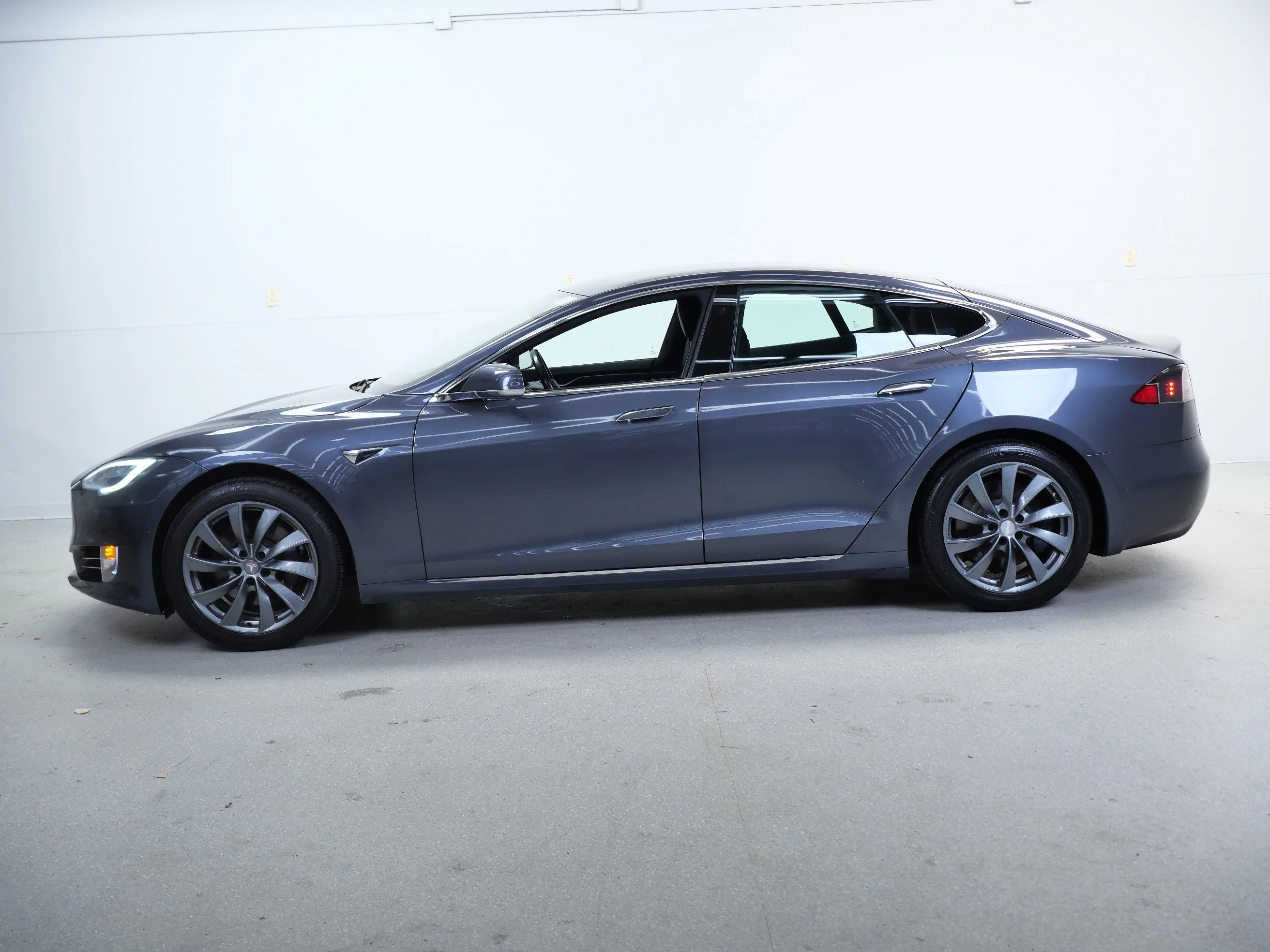 Used 2021 Midnight Silver Metallic Tesla Long Range Plus AWD *Ltd Avail* image 10