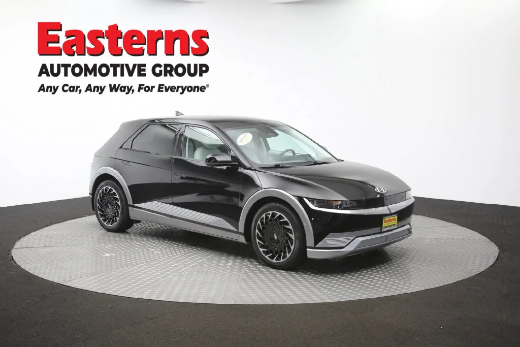 Used 2023 Black Hyundai Limited image 53