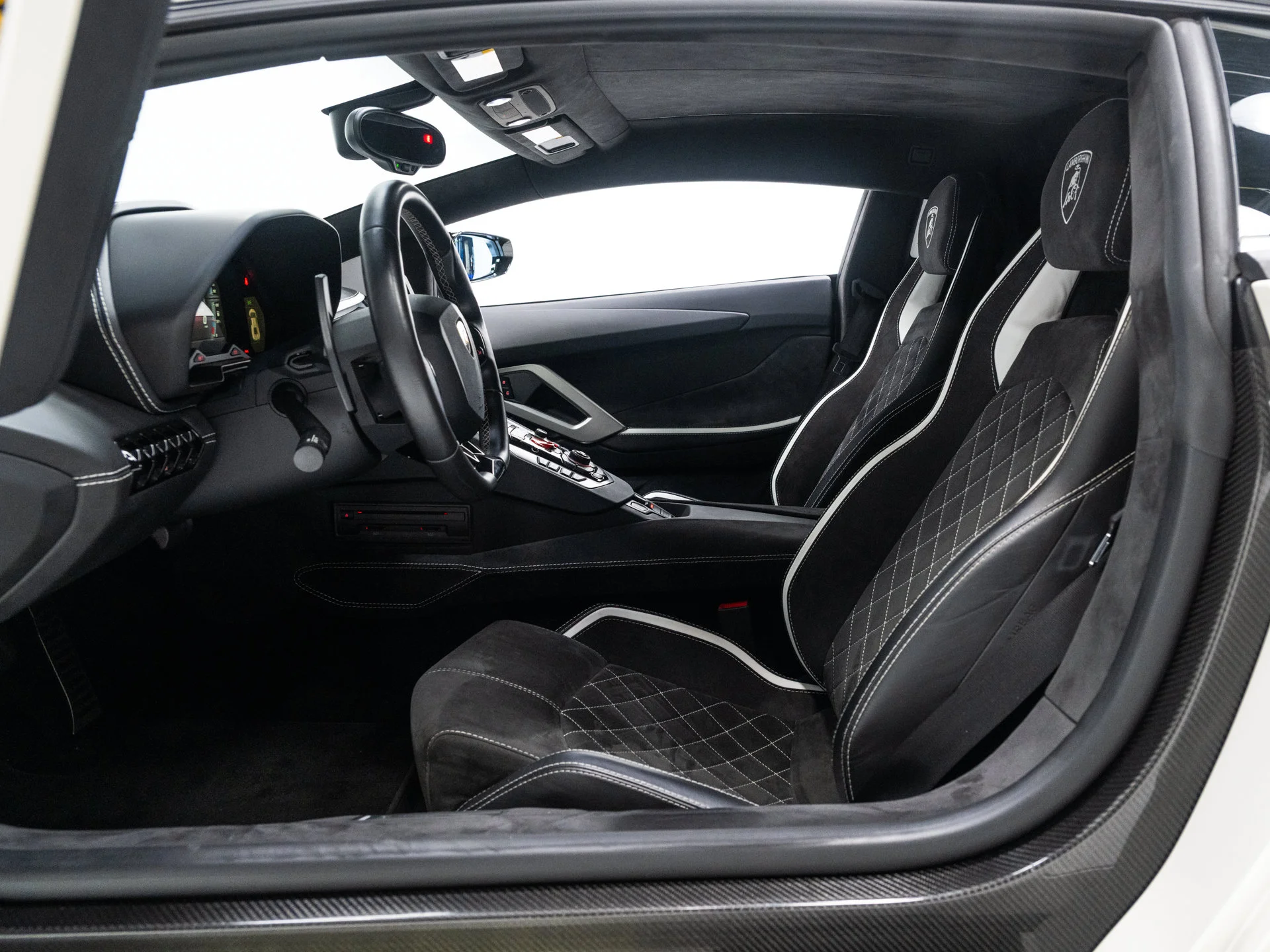 Used 2018 Bianco Isis Lamborghini  image 32