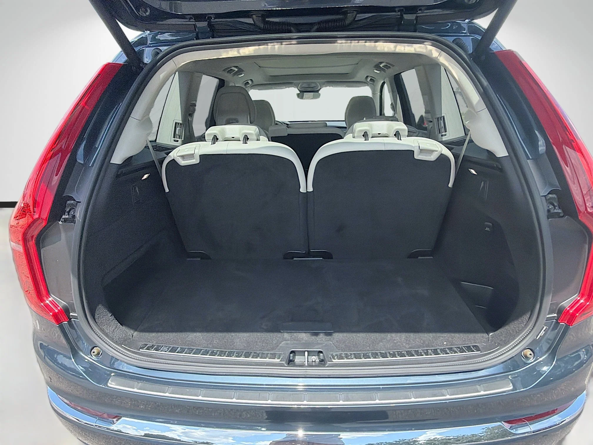 Used 2025 Denim Blue Metallic Volvo Plus image 11