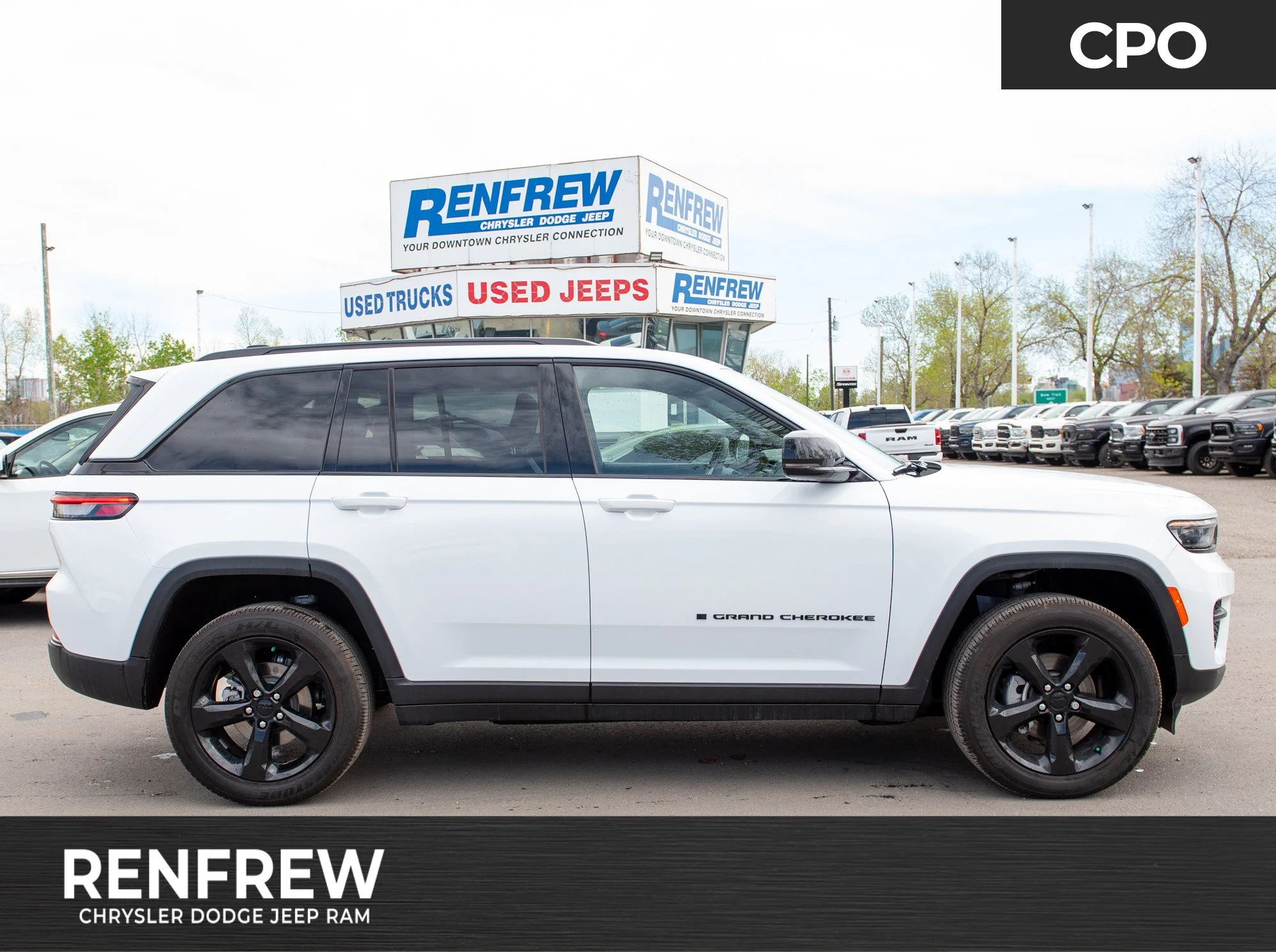 Certified Used 2025 White Jeep Altitude * No Accidents | Trailer Tow Pack | V6 | Adaptive Cruise | Sunroof image 1