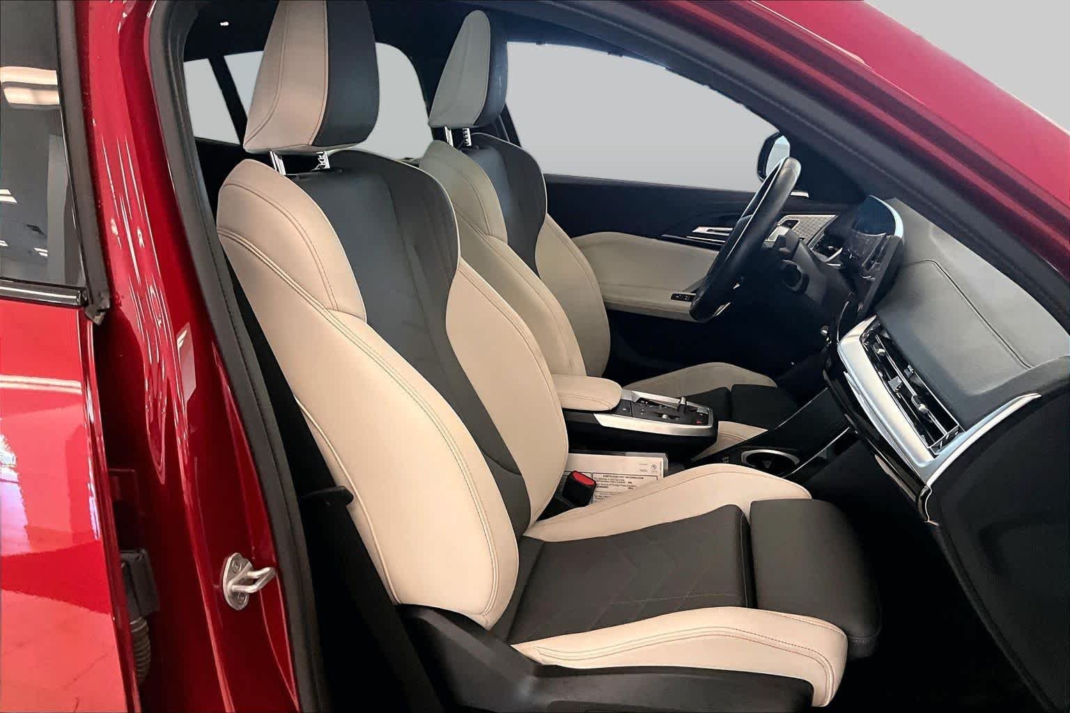 Used 2025 Vegas Red Metallic BMW xDrive28i image 8