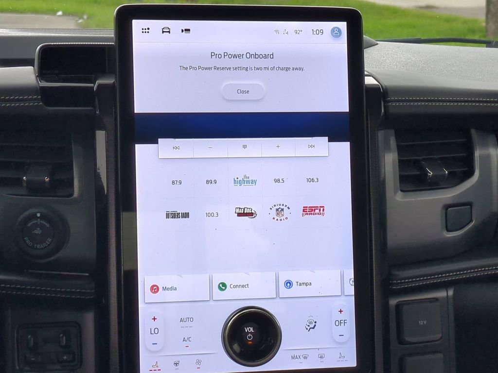 2023 Ford F-150 Lightning Platinum - Photo 20