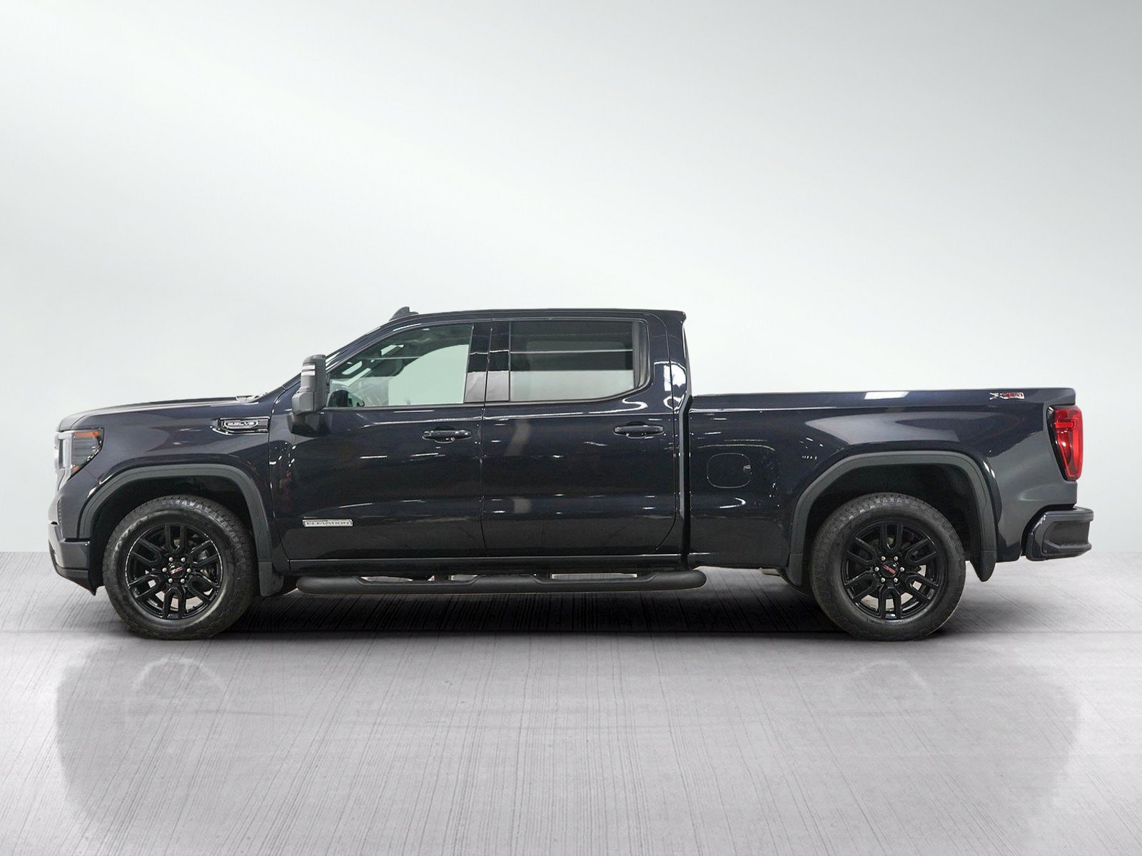 Used 2022 GMC Sierra 1500 Elevation with VIN 1GTUUCEDXNZ569606 for sale in White Bear Lake, Minnesota