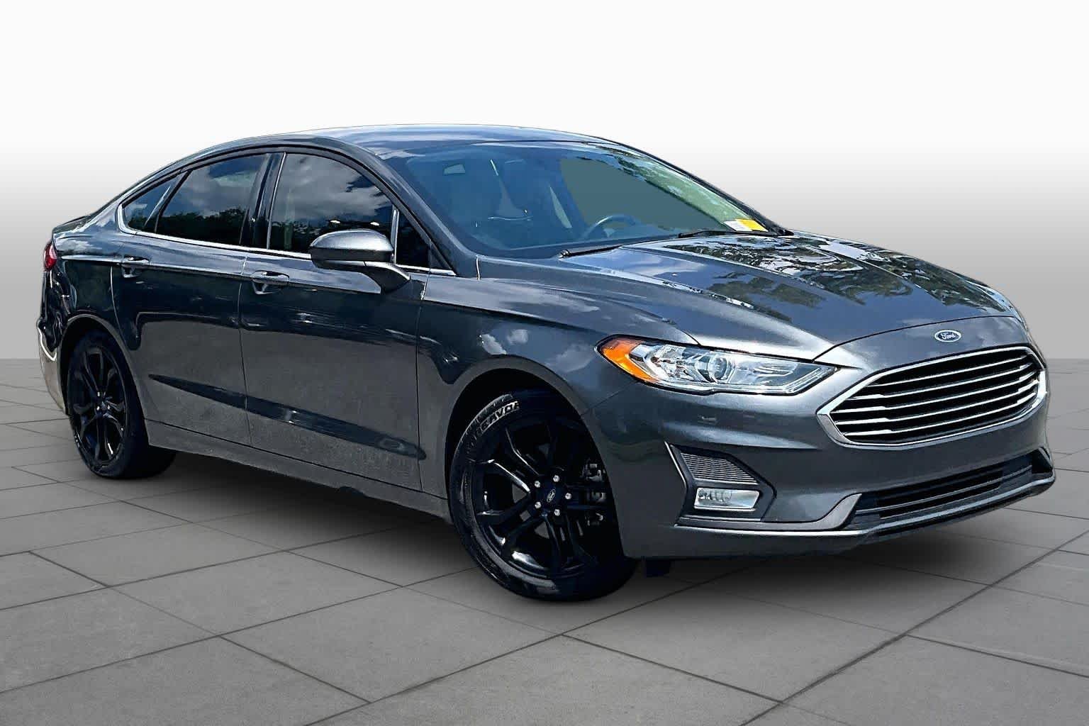 Pre-Owned 2019 Ford Fusion SE