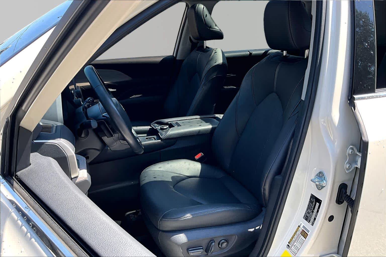 Used 2024 Coastal Cream Toyota Platinum image 8