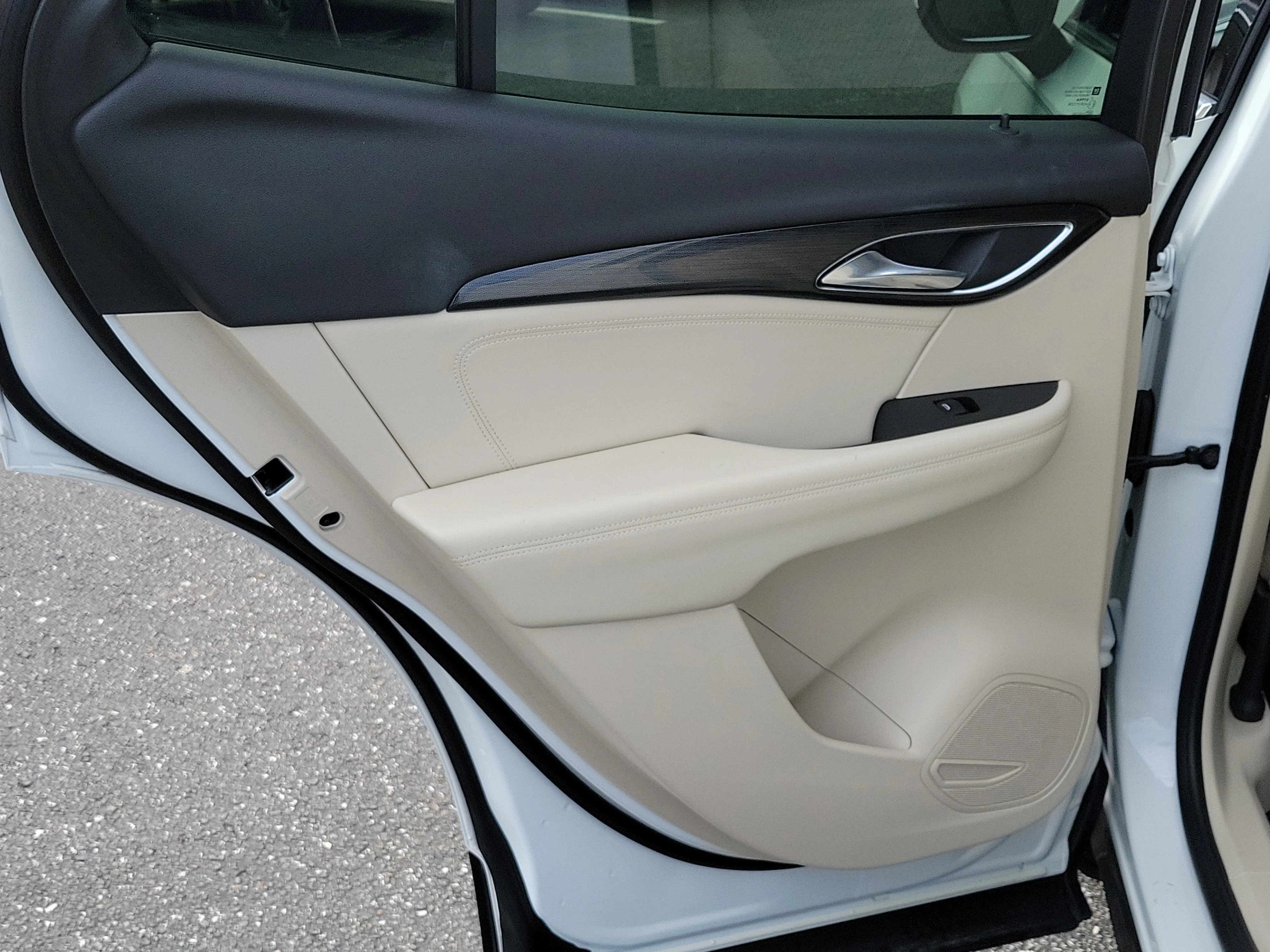 Used 2022 Summit White Buick Preferred image 13