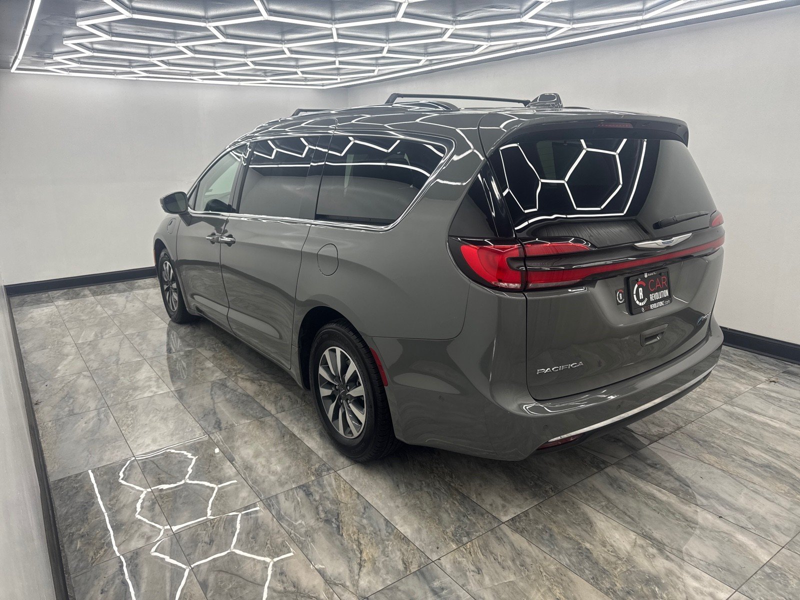 2021 Chrysler Pacifica Hybrid Touring L photo 4