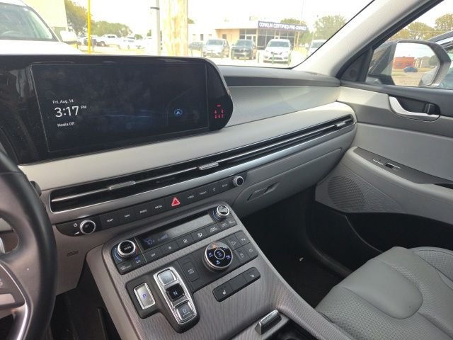 Used 2025 White Hyundai SEL image 6