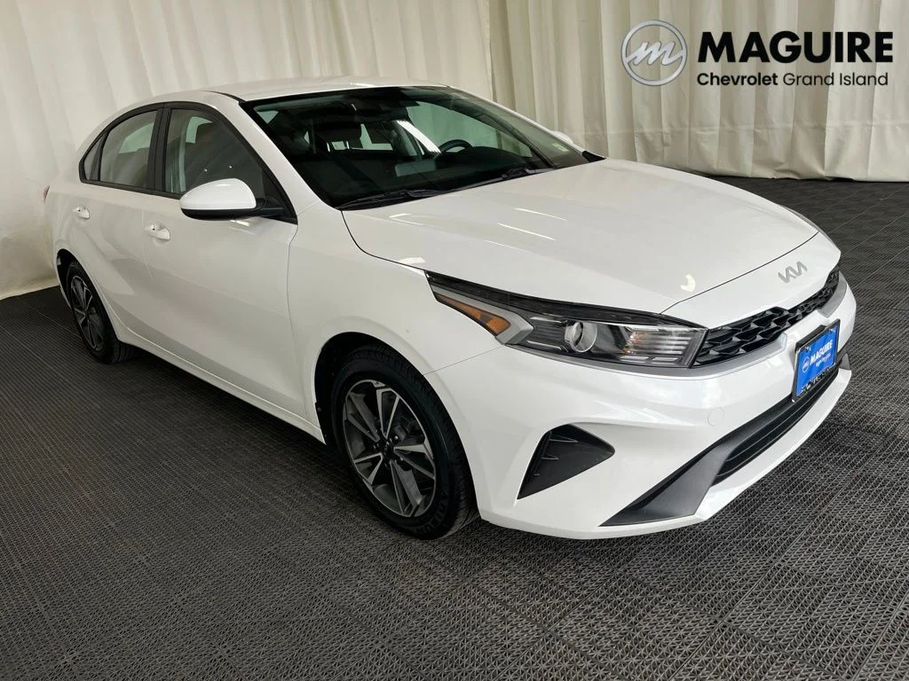 Used 2023 White Kia LXS image 27