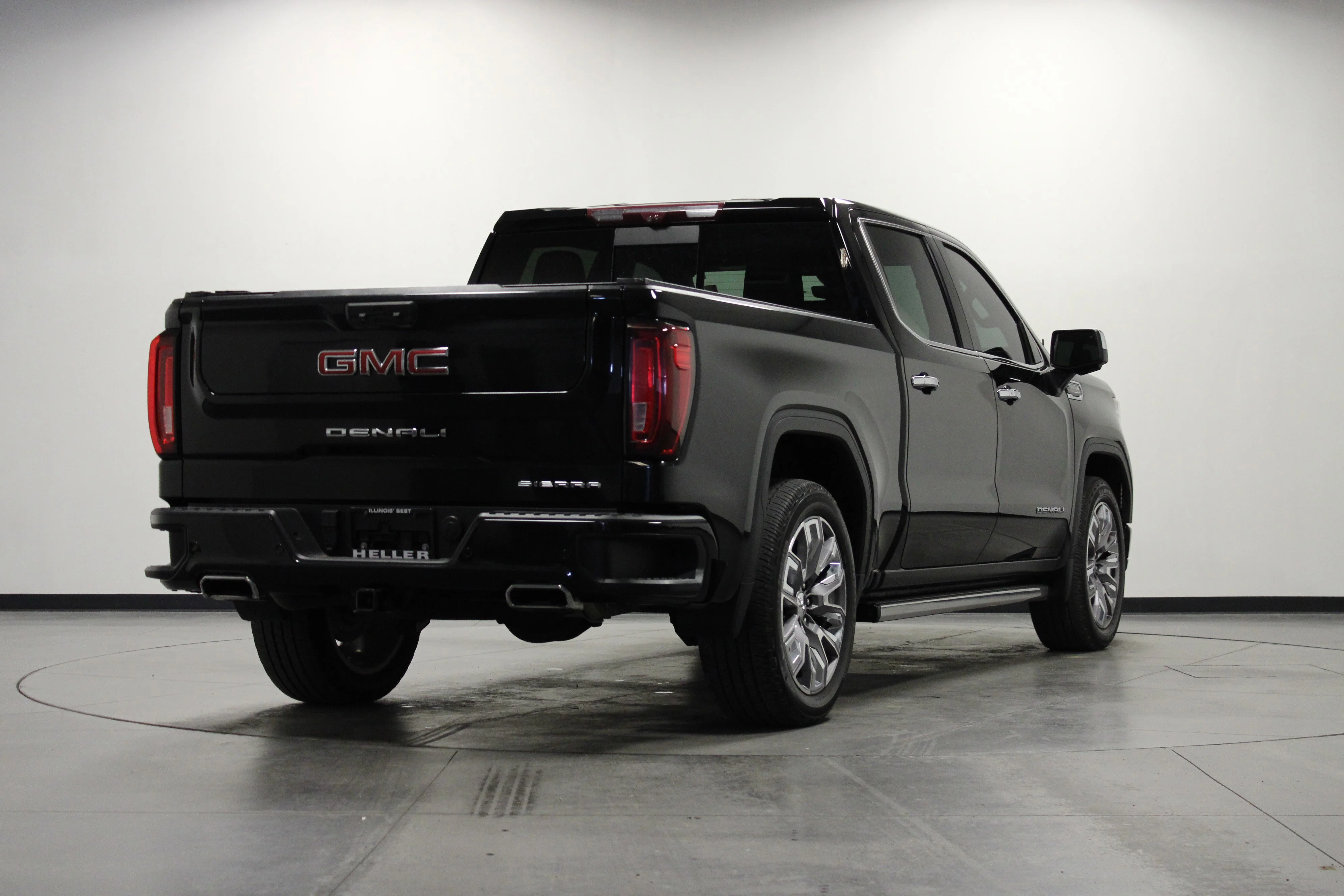 Used 2023 Onyx Black GMC Denali image 4