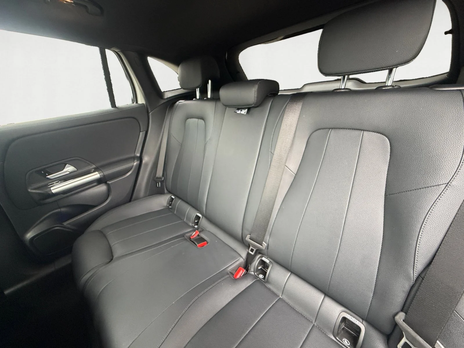 Used 2023 Polar White Mercedes-Benz GLA 250 image 13