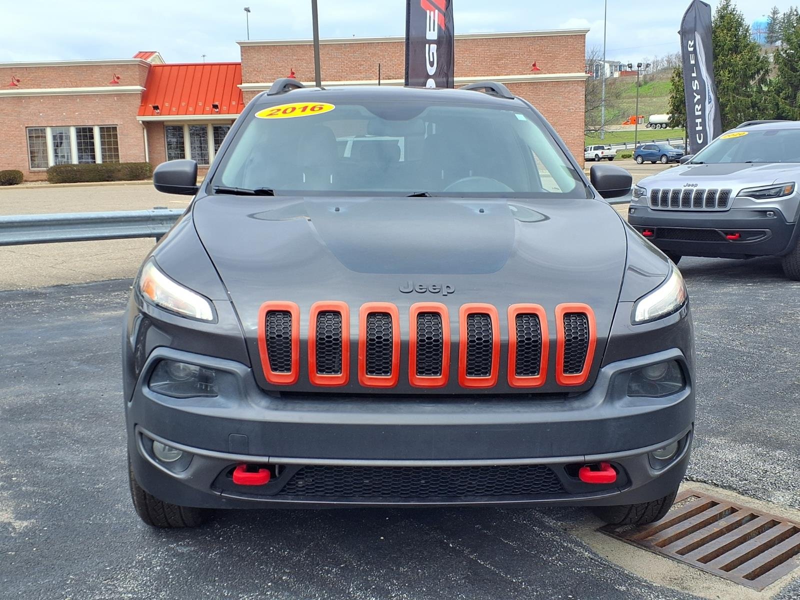 Used 2016 Jeep Cherokee Trailhawk with VIN 1C4PJMBS8GW194544 for sale in Saint Clairsville, OH