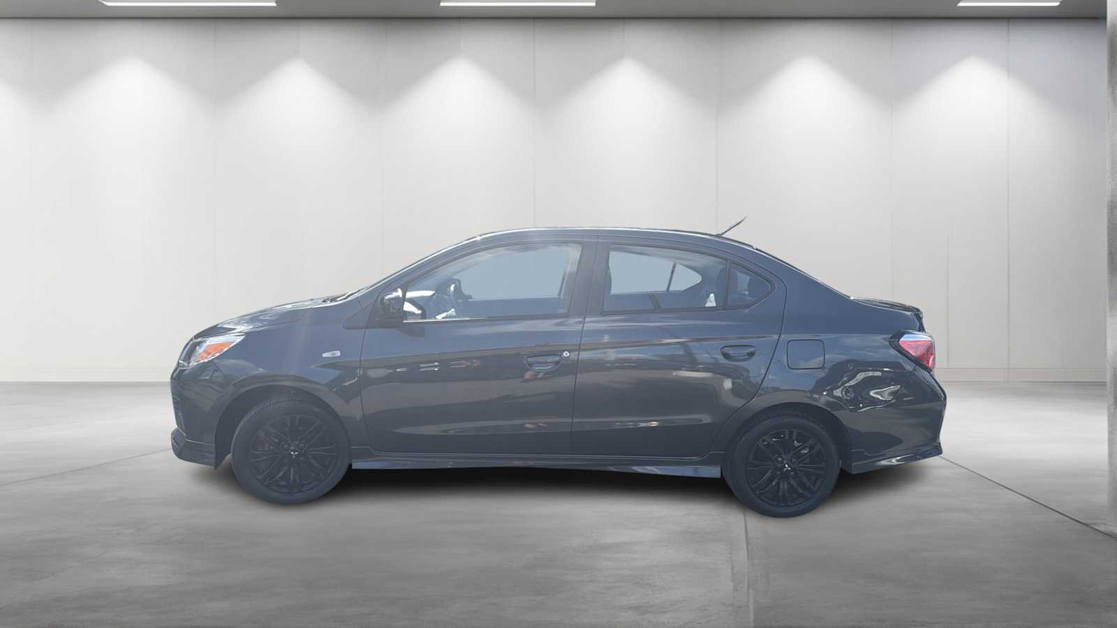 Used 2024 Graphite Gray Metallic w/Black Roof Mitsubishi Black Edition image 4