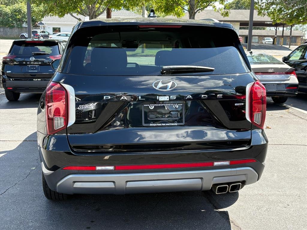 Certified Used 2024 Abyss Black Pearl Hyundai SEL 7 Passenger image 4