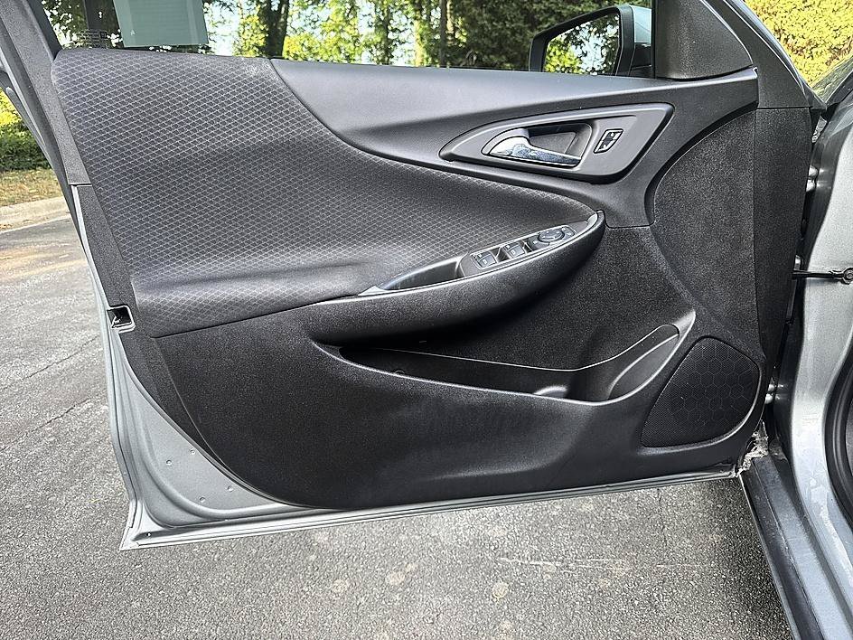 Used 2025 Sterling Gray Metallic Chevrolet LT image 9