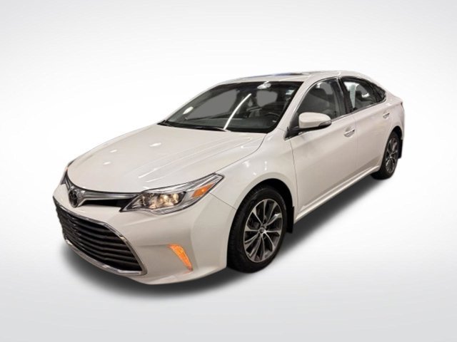 Used 2017 White Toyota XLE image 4