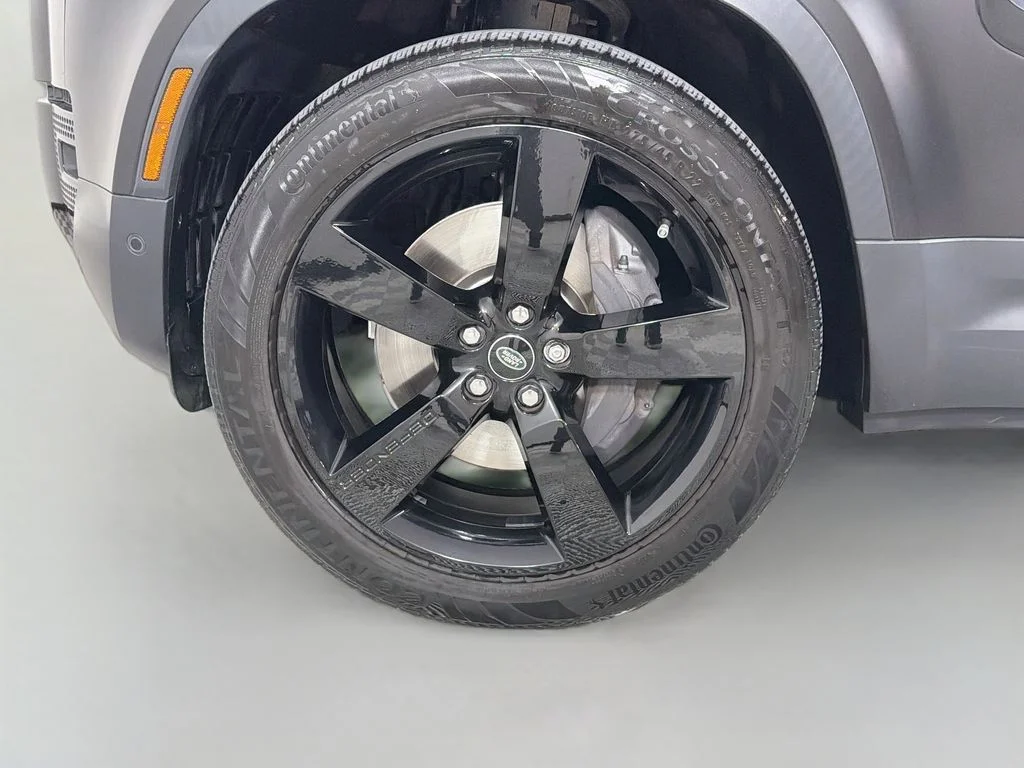 Used 2023 Gray Land Rover SE image 34