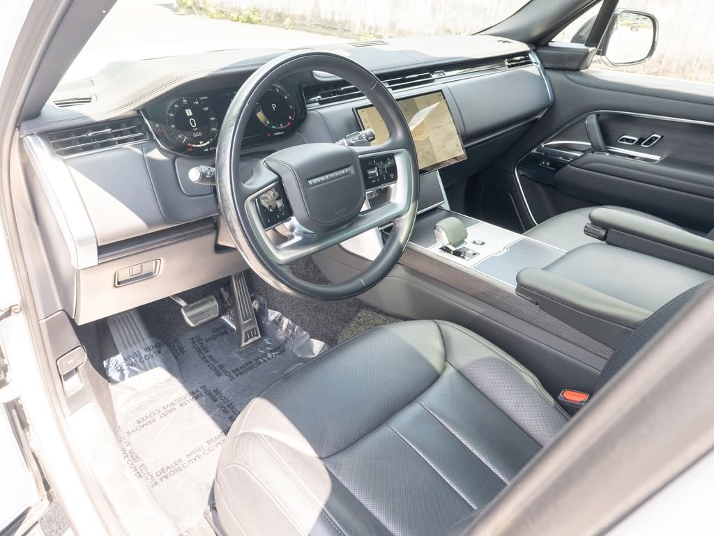 Used 2024 White Land Rover SE image 12