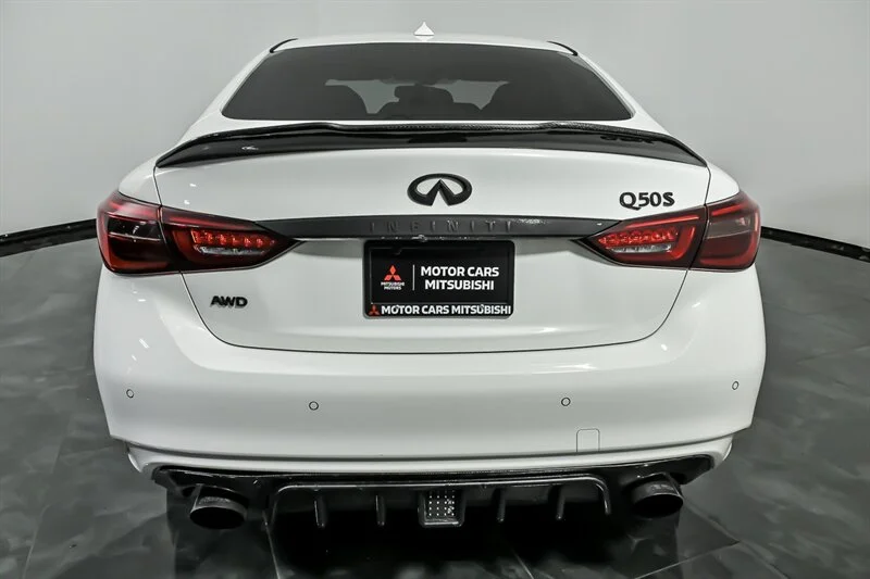 Used 2018 Majestic White INFINITI 3.0T Sport image 8