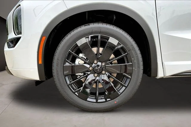 New 2026 White Mitsubishi Black Edition image 13