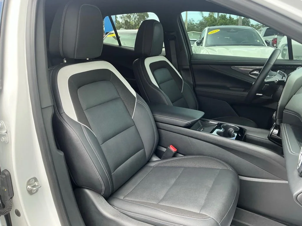 Used 2024 White Chevrolet LT image 22