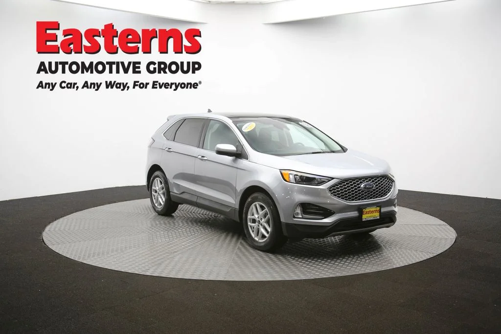 Used 2023 Silver Ford SEL image 46