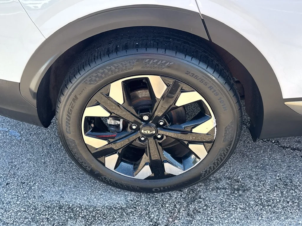 Used 2023 White Kia X-Line image 42