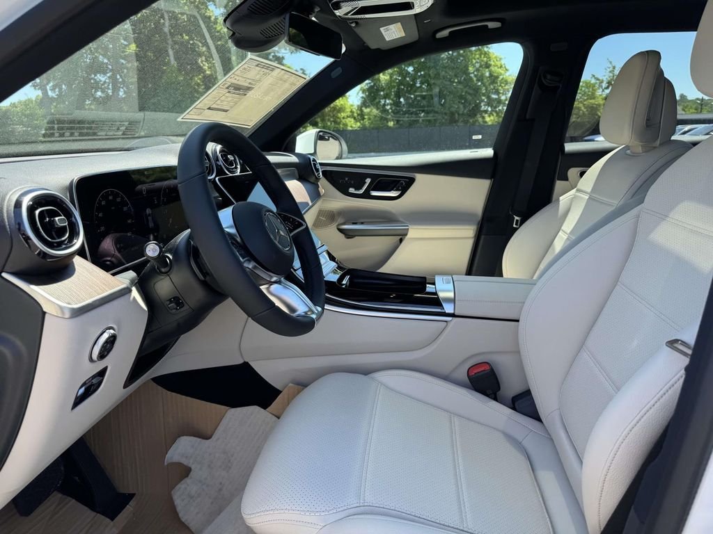 New 2026 Polar White Mercedes-Benz GLC 300 image 4
