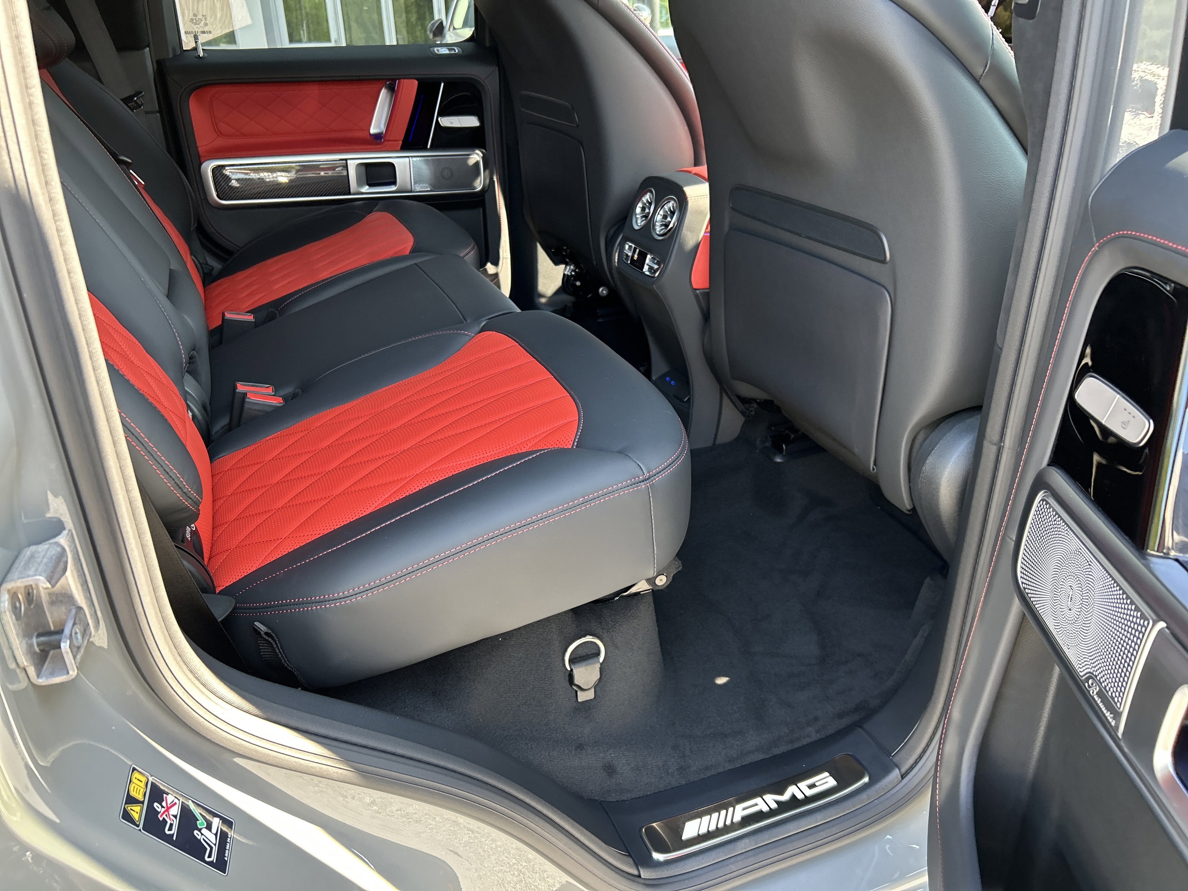 New 2026 MANUFAKTUR Arabian Grey Non- Metallic Mercedes-Benz AMG® G 63 SUV image 39