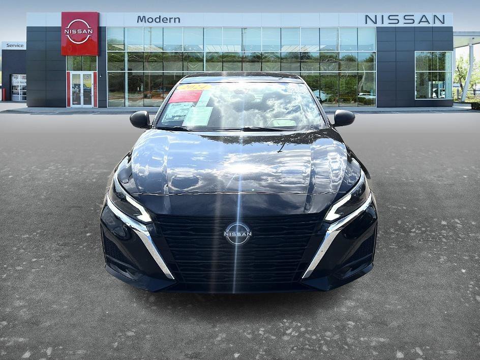 Used 2024 Super Black Nissan 2.5 SV image 2