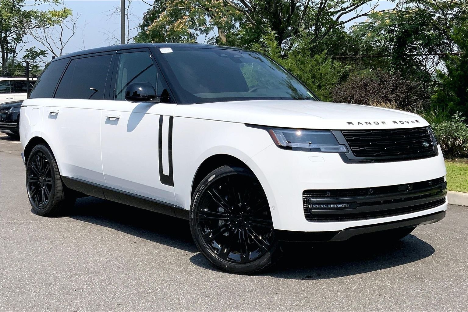 New 2026 Fuji White Land Rover SE 7 Seats image 2