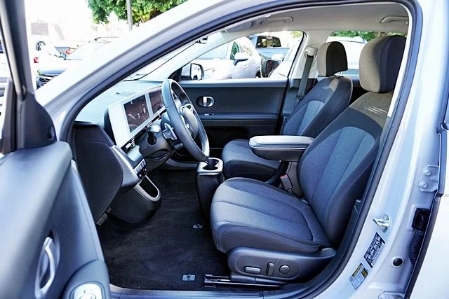 Used 2024 Gray Hyundai SEL image 13