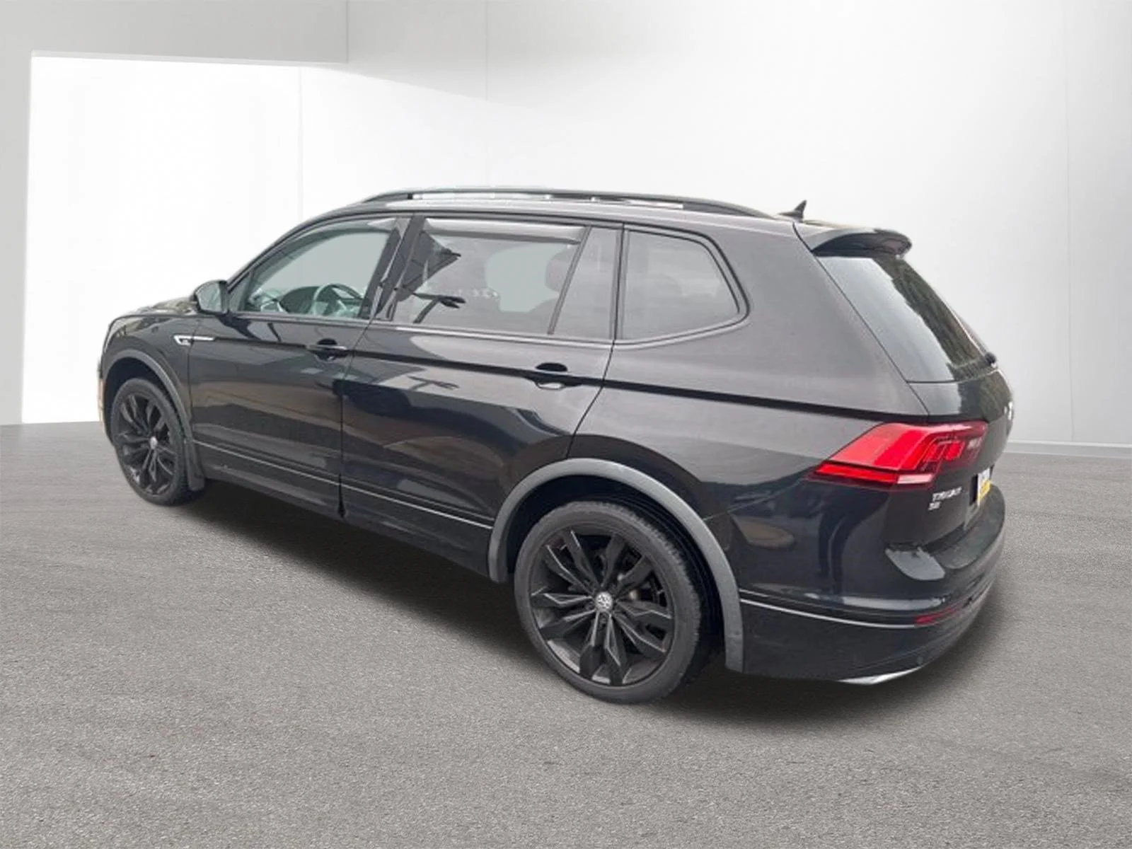 Used 2021 Deep Black Pearl Volkswagen 2.0T SE image 2