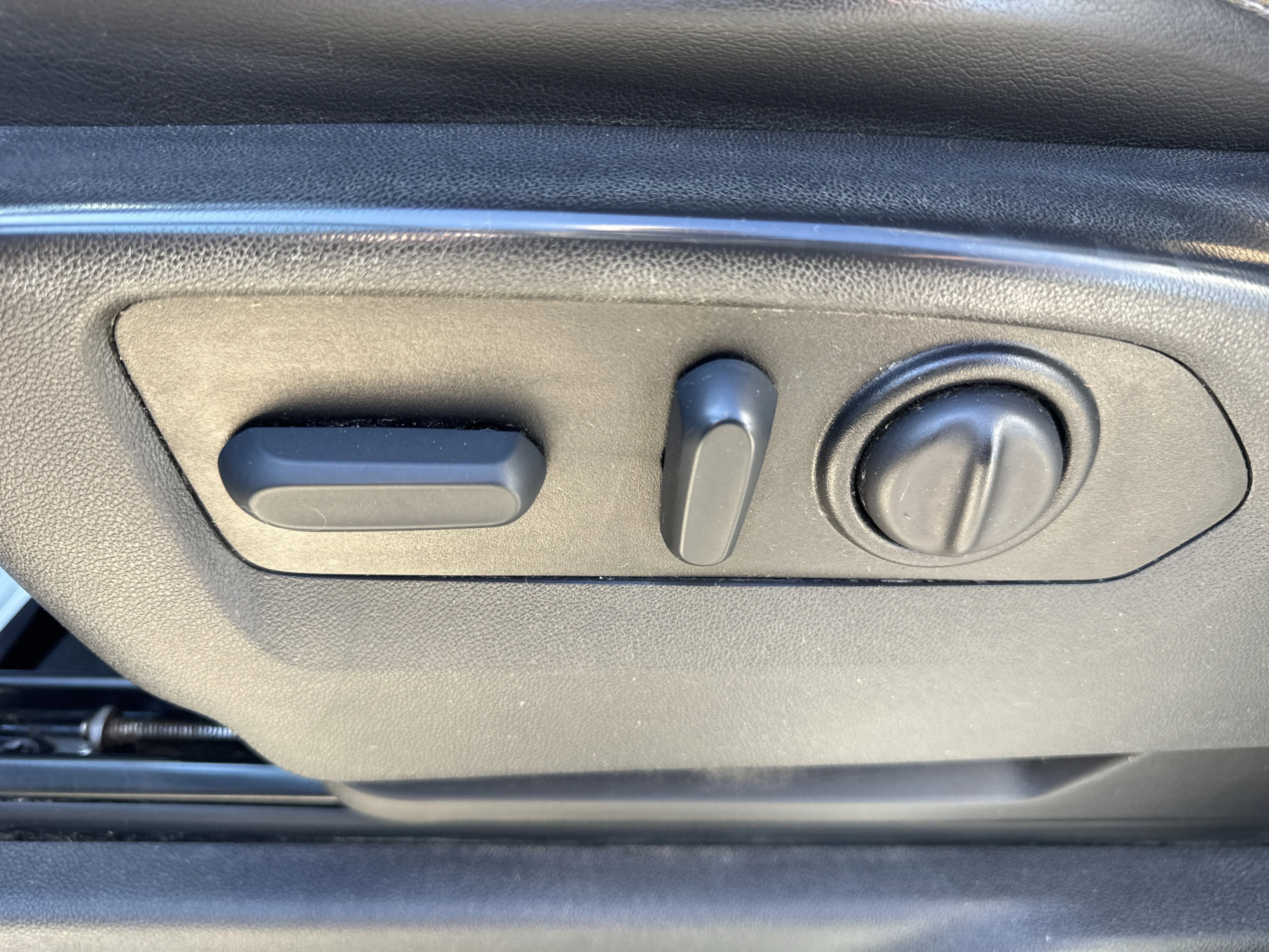 Used 2022 Silver Ice Metallic Chevrolet High Country image 16