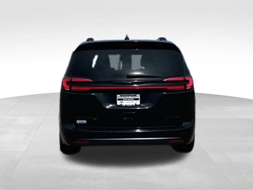 Used 2025 Diamond Black Crystal Pearlcoat Chrysler Limited image 7
