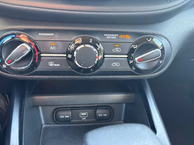 Used 2022 White Kia LX image 19