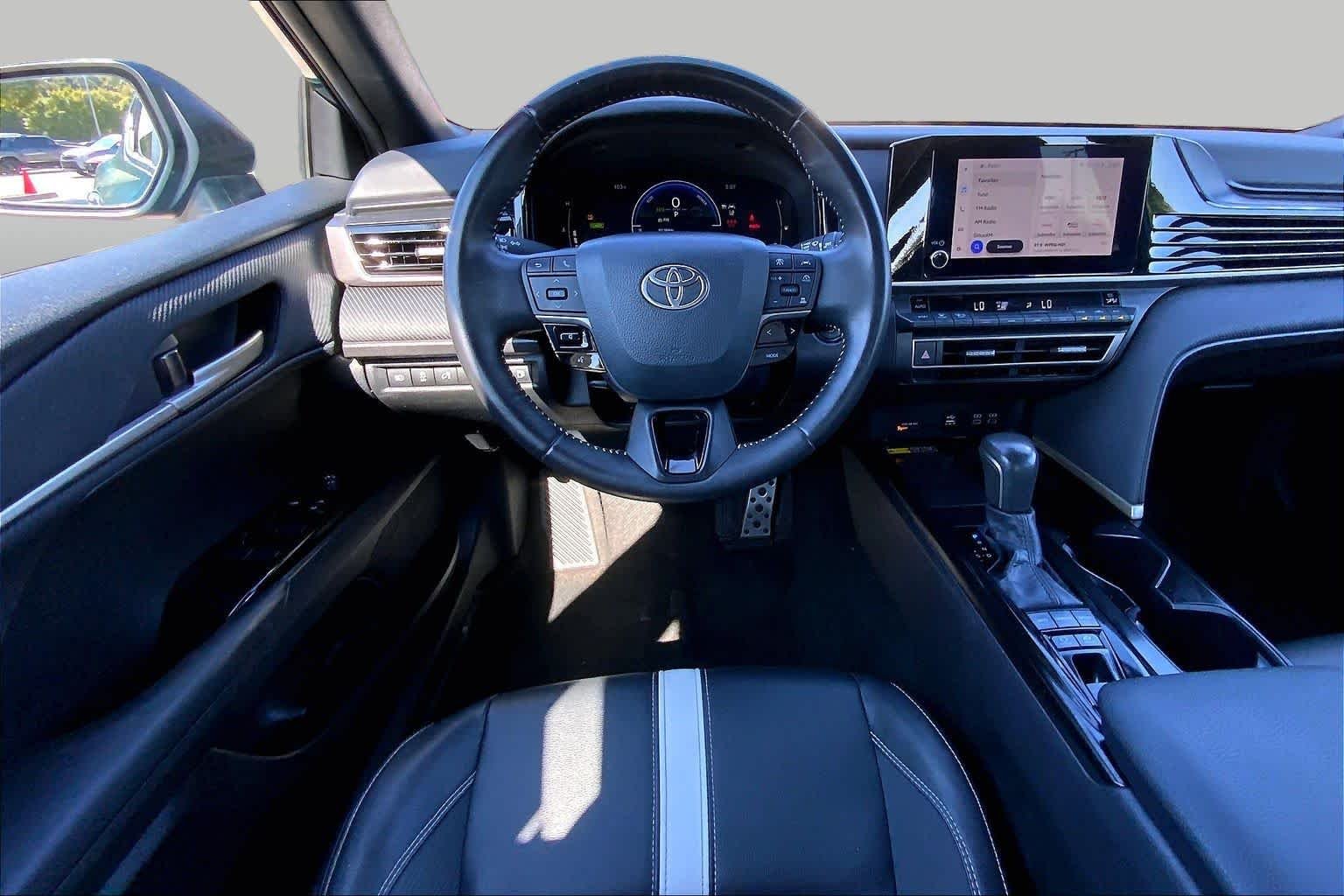 Used 2025 Ocean Gem Toyota SE image 6