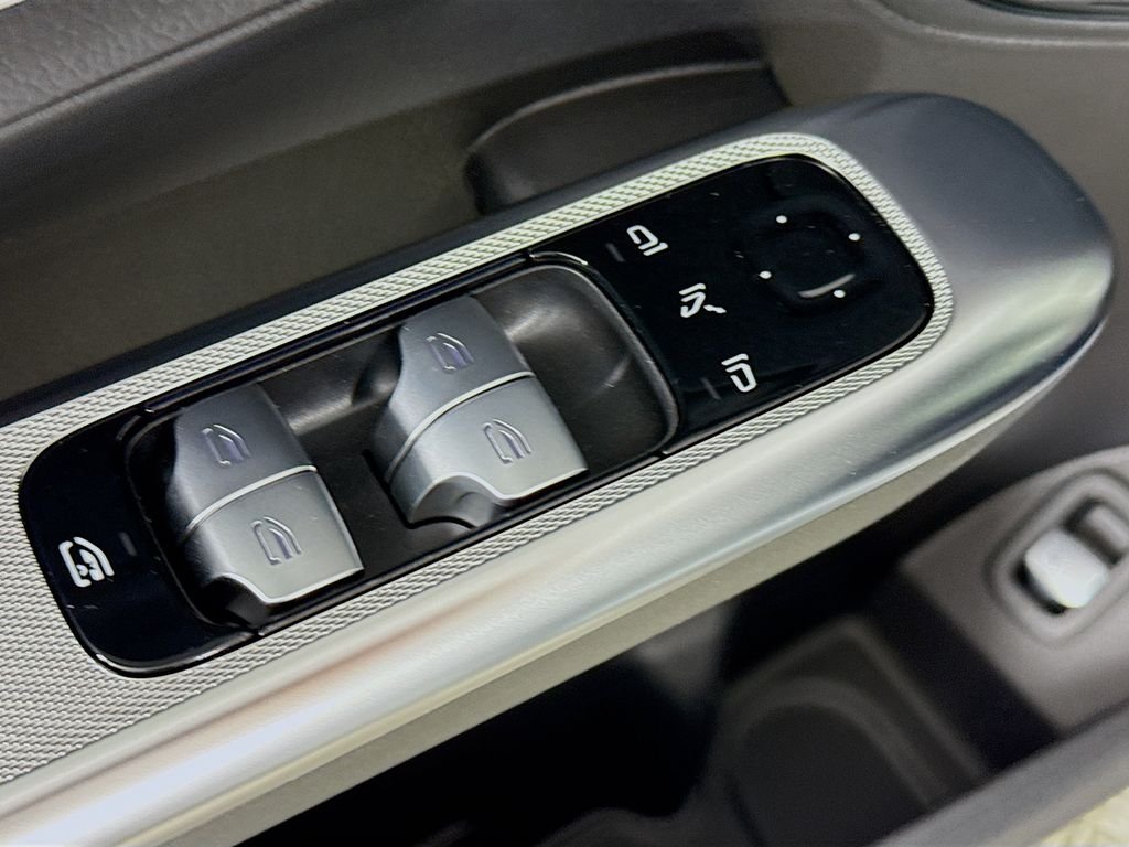 Used 2026 Silver Mercedes-Benz GLC 300 image 18