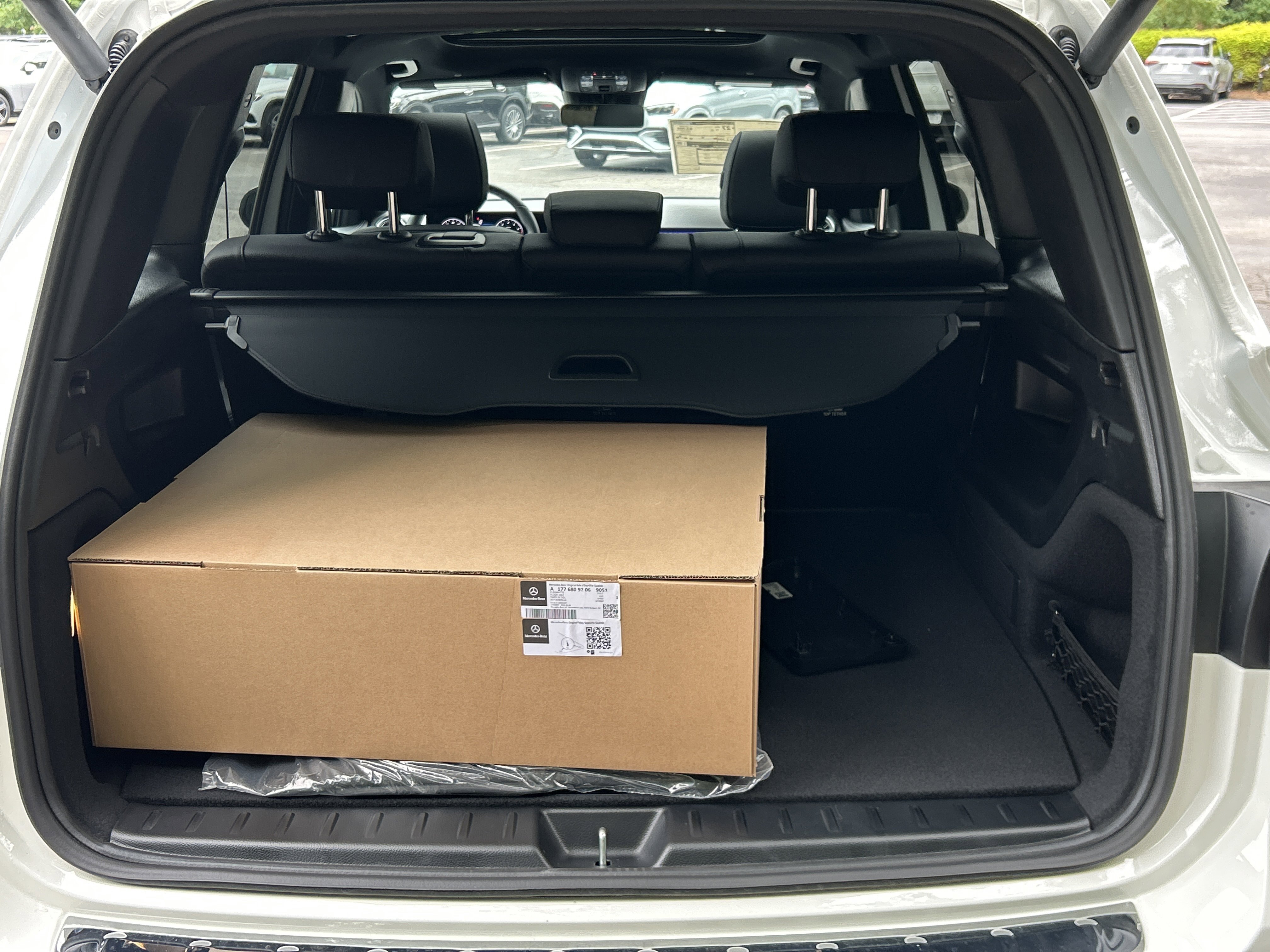 New 2026 Polar White Mercedes-Benz GLB 250 4MATIC® SUV image 14