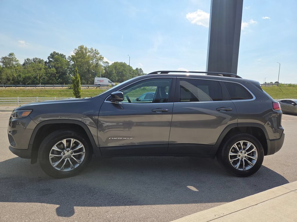 Used 2022 Granite Crystal Metallic Clearcoat Jeep Latitude Lux image 21