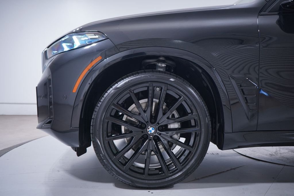 Used 2026 Black Sapphire Metallic BMW xDrive40i image 2