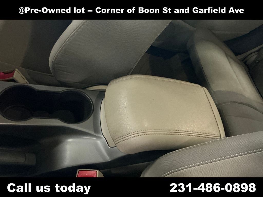 Used 2013 Black Ford SE image 26