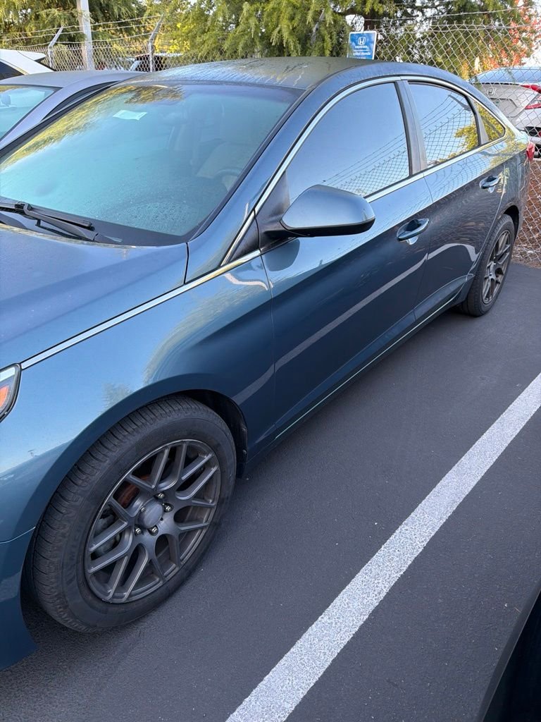Used 2016 Blue Hyundai SE image 2