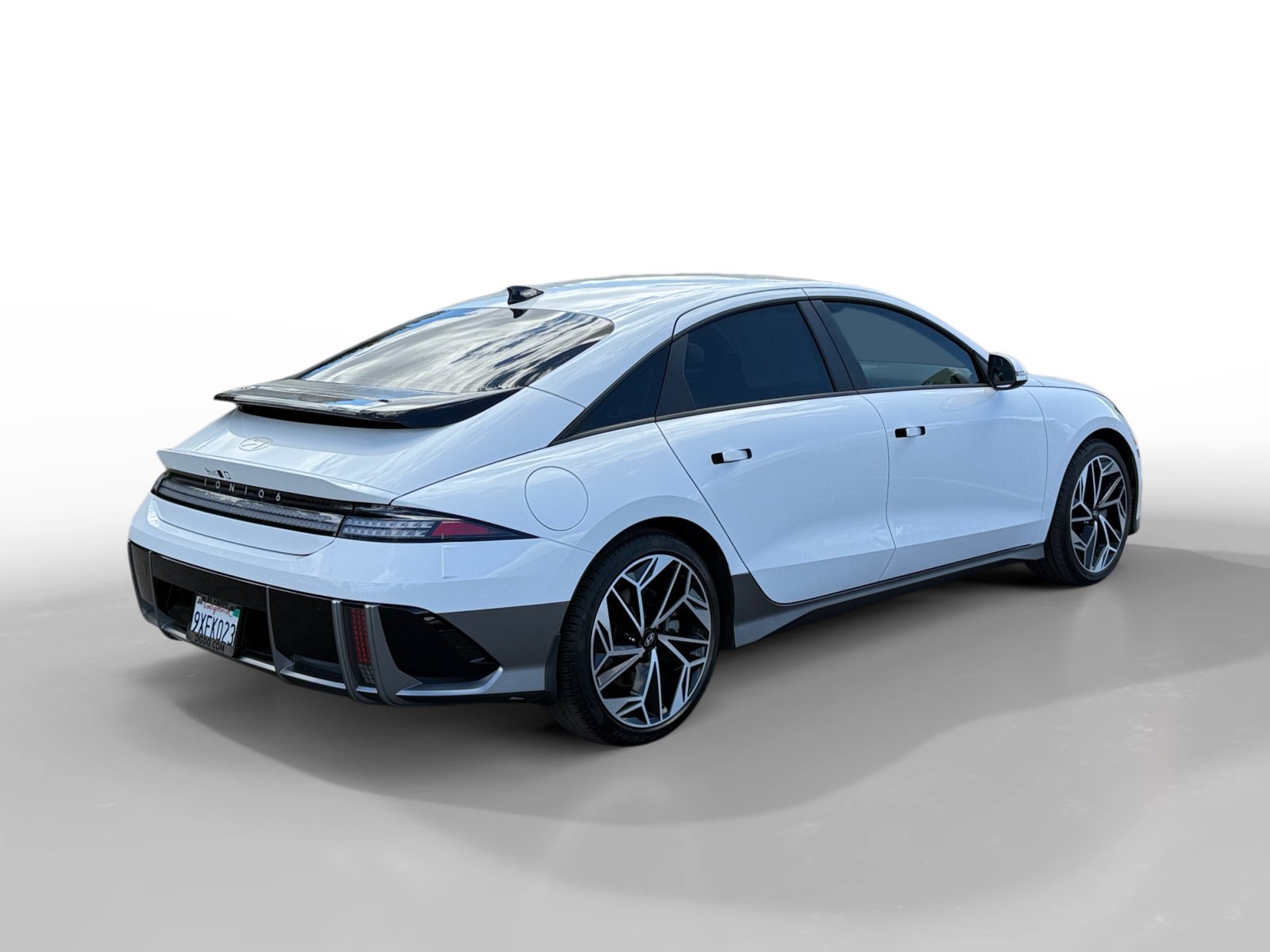 Used 2025 White Hyundai SEL image 5