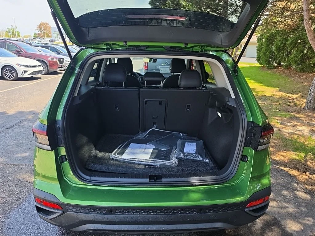 New 2026 Bright Moss Green Metallic/Deep Black Roof Volkswagen 1.5T SE Black image 14