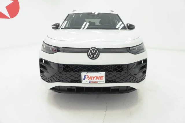 New 2027 Opal White Pearl Volkswagen SE R-Line Black image 2
