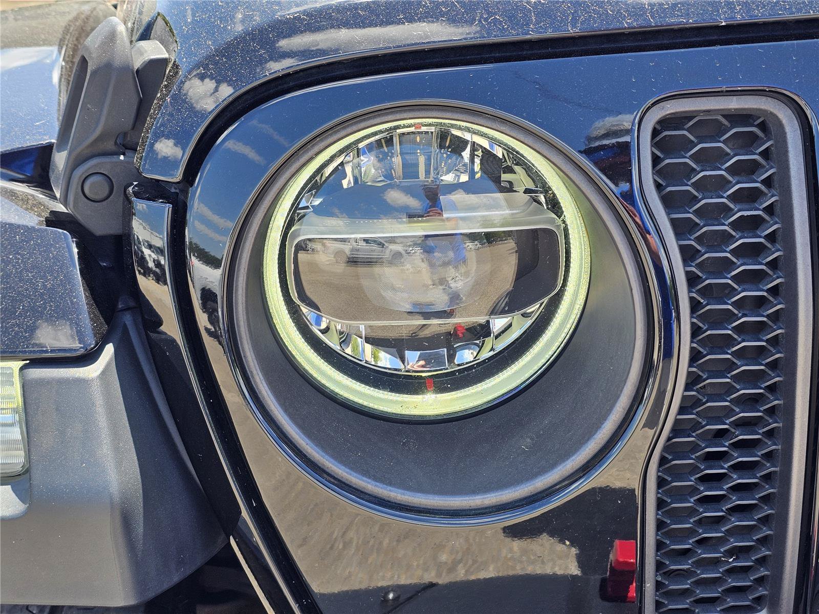 Certified Used 2020 Black Clearcoat Jeep Recon image 4