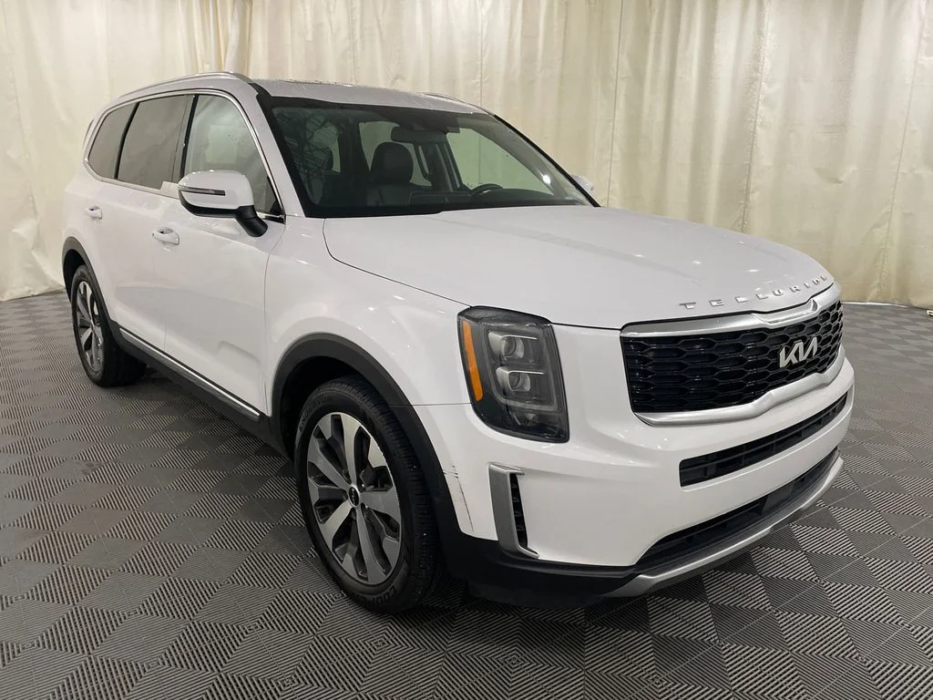 Used 2022 Glacial White Pearl Kia EX image 3