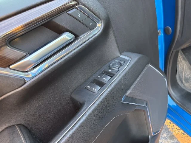 Used 2023 GLACIER BLUE METALLIC Chevrolet RST image 18